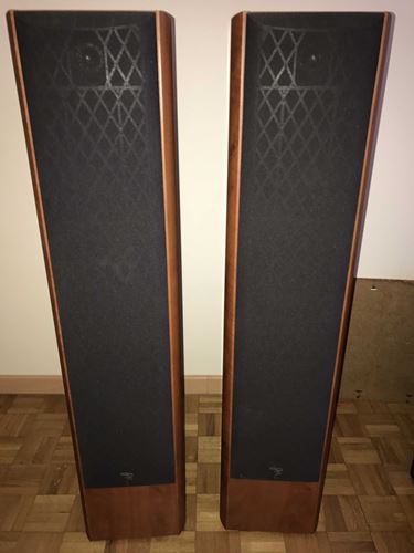 Harmon-Kardon-6 Focal JM Labs speakers + H/K amp.